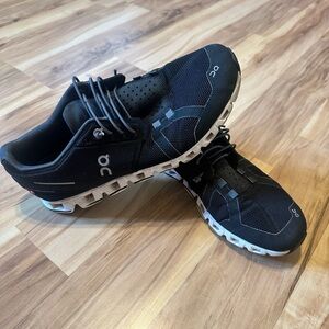 On Running cloud 5 Black Sneakers